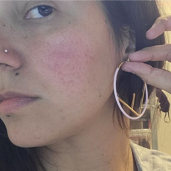 Large F accent hoops - Picture 7 of 8